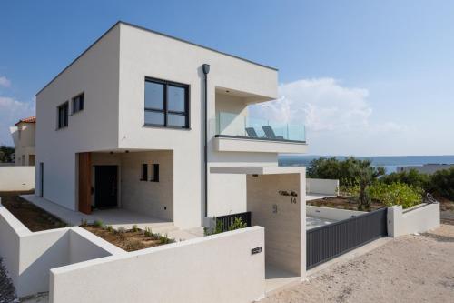 Villa Mia with Heated Pool Villa Mia with Heated Pool