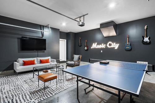 Unwind in Opulence 4BR 4BA Near Broadway in Nashville, USA