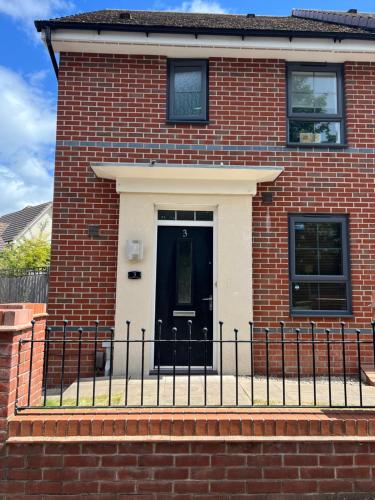 Cozy 3 Bed - Prime Location