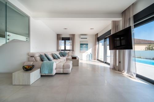 Villa Mia with Heated Pool Villa Mia with Heated Pool