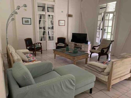 Palvelut, Villa de charme - Lamentin - Piscine - 4 Chambres in Lamentin