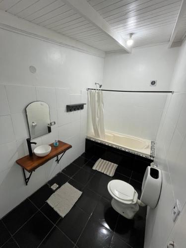 One-Bedroom Apartment image 5