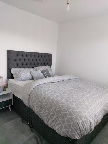 Modern Entire 3-Bedroom House in Rugby in นิวตัน