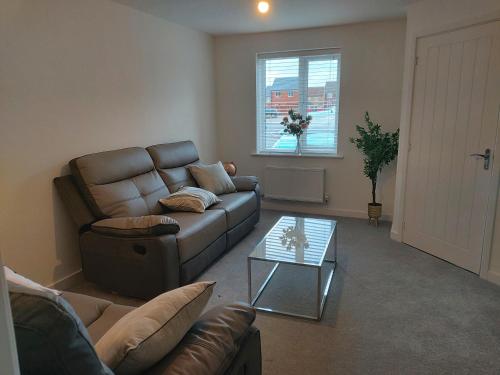 Modern Entire 3-Bedroom House in Rugby in นิวตัน