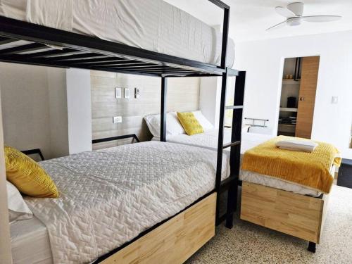 Bello y Luminoso Apto con Balcon cerca Miraflores Apto 7 near Centro Comercial Tikal Futura