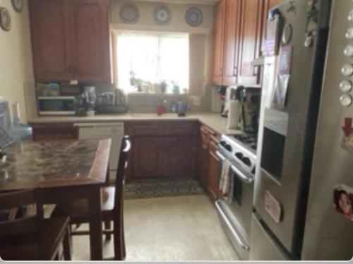 Stay in Beverly Hills -room for 1 female -walk to shopping and restaurants in Los Angeles, USA
