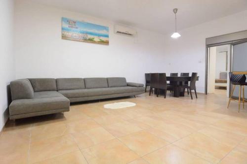 Domik by the sea in Kiryat Yam