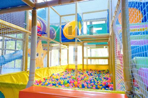 สนามเด็กเล่น, PICO DE LORO Nearest to Pool JACANA 1 Bedroom Units by SEE Condominiums in นาซุกบู
