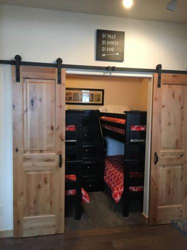 Large Winter Park Condo overlooking Hideaway Park! in Hideaway Park, USA