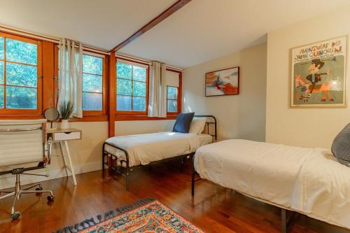 Cozy 3 Bedroom Hollywood Home- Quick Walk To All Tourist Spots!