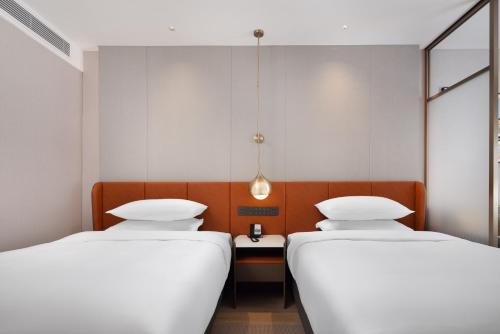 2 double beds