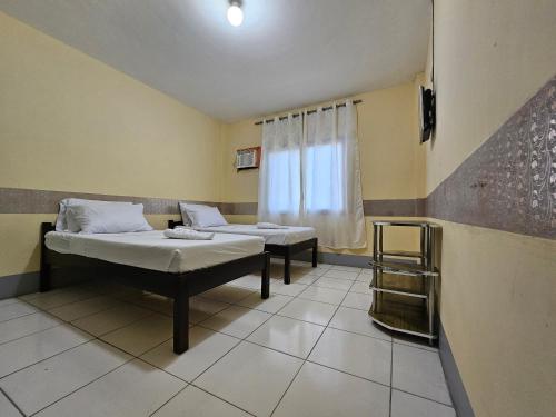 2 twin beds