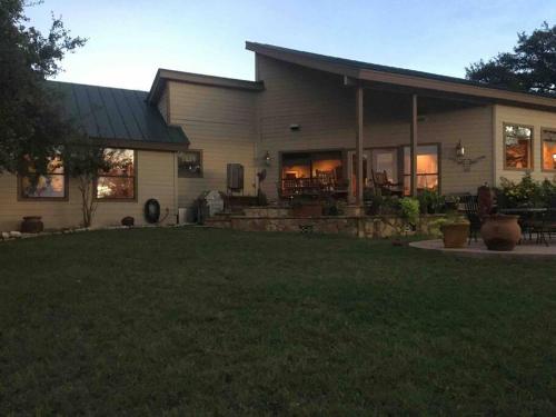 Private Ranch Near Fredericksburg Wineries with Pool in Blanco, USA