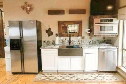 Private Ranch Near Fredericksburg Wineries with Pool in Blanco, USA