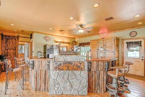 Private Ranch Near Fredericksburg Wineries with Pool in Blanco, USA