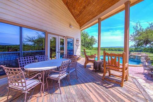 Private Ranch Near Fredericksburg Wineries with Pool in Blanco, USA