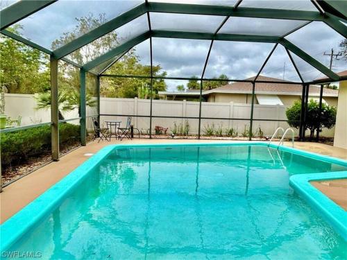 Beautiful 3 Bed House with pool