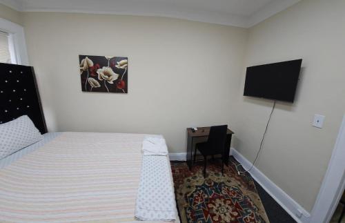 Clinton Ave Homestyle Guest Rooms in Newark, USA