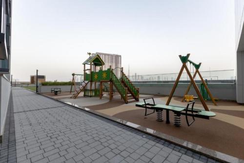 Stylish 2BR with Assistant Room - image 2