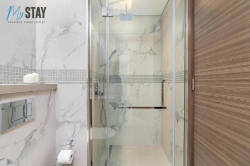 Stylish 2BR with Assistant Room - image 9