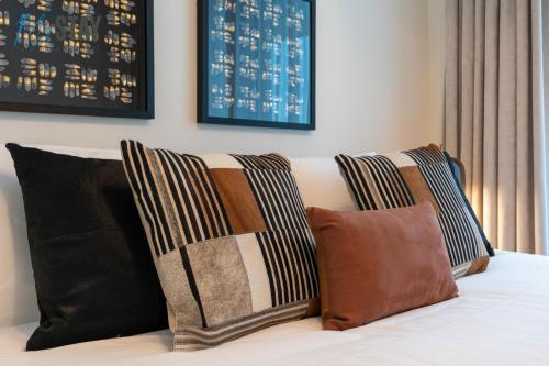 Stylish 2BR with Assistant Room - main image