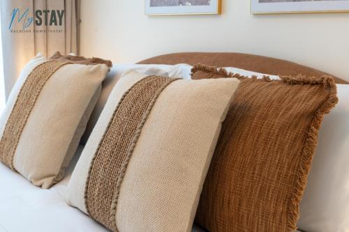 Stylish 2BR with Assistant Room - image 13