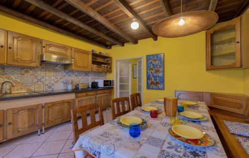  Nice Apartment In Nembro With Wifi in Nembro