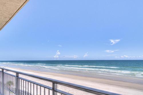Oceanfront Paradise At Sea Fire Condos - 5B in New Smyrna Beach, USA