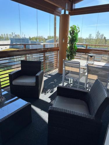 陽台/露台, Lomahuoneisto Lappajärvi Chalets 1 (Lomahuoneisto Lappajarvi Chalets 1) in 拉帕湖