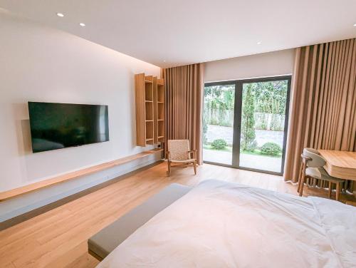 Superior Double Room image 6