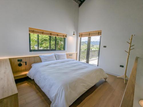 Family Room with Mountain View image 10
