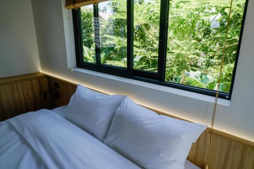 Family Room with Mountain View image 9