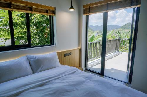 Family Room with Mountain View image 8