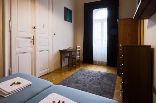 East Private Rooms - image 2