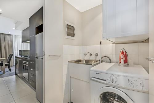 One-Bedroom Apartment image 3