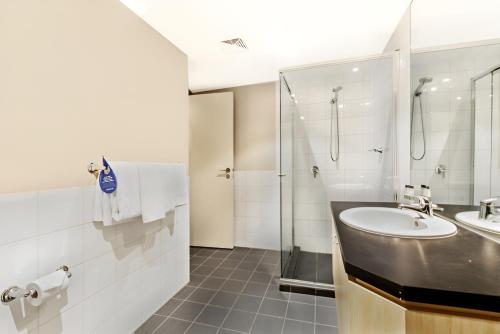 One-Bedroom Apartment image 2