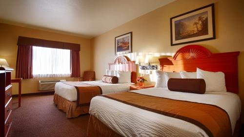 Queen Room with Two Queen Beds - Non-Smoking