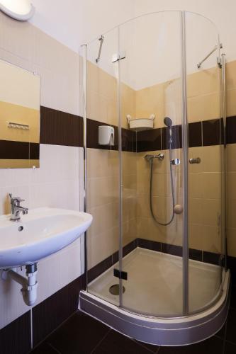 East Station Private Rooms & Apartments - image 10