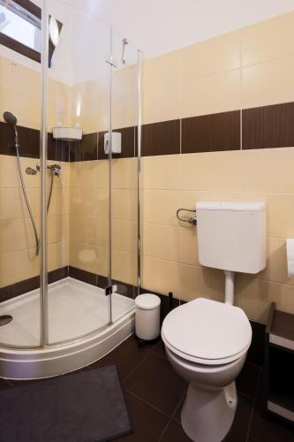 East Station Private Rooms & Apartments - image 10