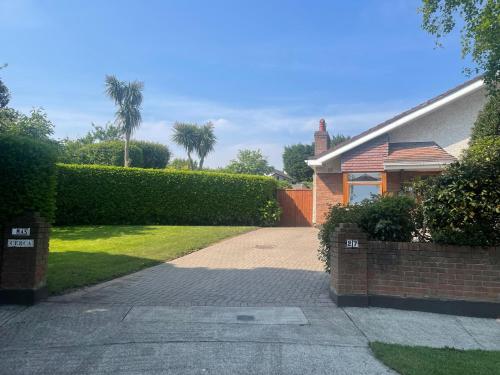 Large 5 Bedroom Home in Shankill South Dublin, Dublín (foto 2)