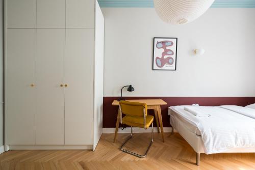 Hala Mirowska Spacious Apartment - Tap to explore photos