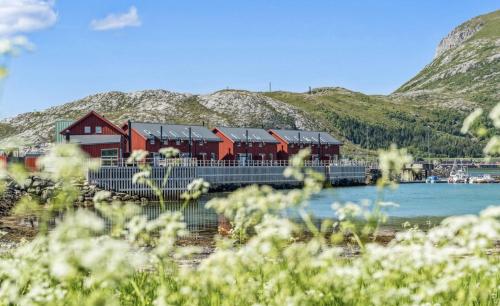 Фасада на хотела, Sjarmerende rorbu i Lofoten in Gravdal