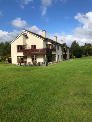 Private Room in Apartment beside Druids Glen Hotel in Woodstock Demesne