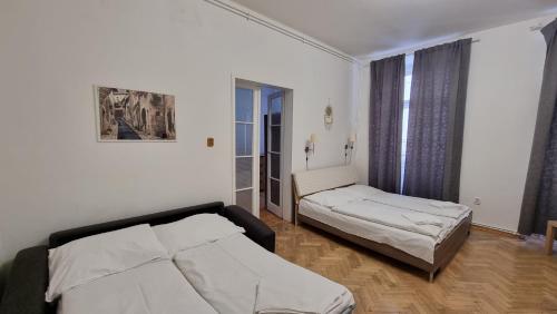 Apartment Krakovska 20 - image 5