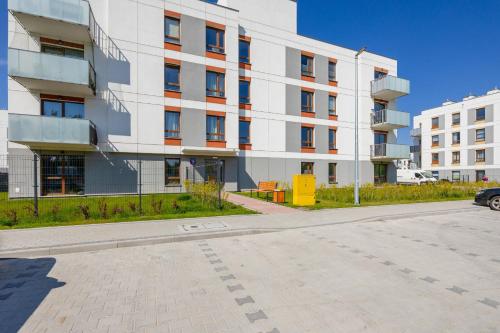 Зовнішній вигляд готелю, Jasny Apartament z Ogrodem i Parkingiem na Przedmieściach Warszawy by Noclegi Renters (Jasny Apartament z Ogrodem i Parkingiem na Przedmiesciach Warszawy by Noclegi Renters) in Лешноволя