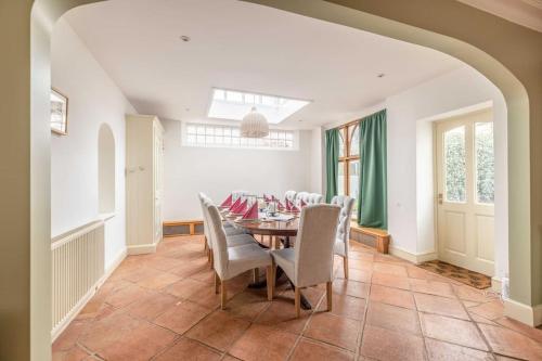 Riverside Gem, 2 Homes, Heated Pool, Hot Tub & Sauna, Windsor (fotografie 6)