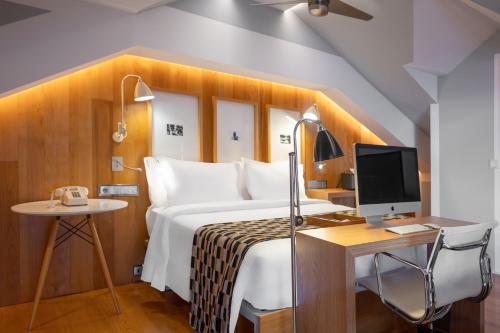 Browns Downtown Hotel - image 12