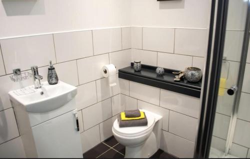 1 Bed Flat - Sleeps 2 - Parking - Balcony - Wifi, Nottingham (photo 4)