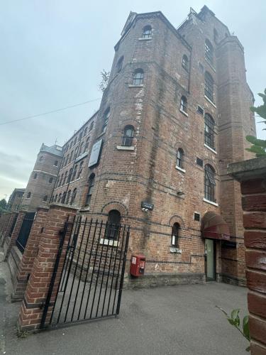 1 Bed Flat - Sleeps 2 - Parking - Balcony - Wifi, Nottingham (photo 9)