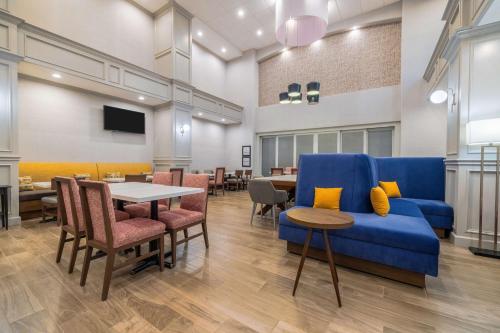 Hampton Inn & Suites Brenham - image 10